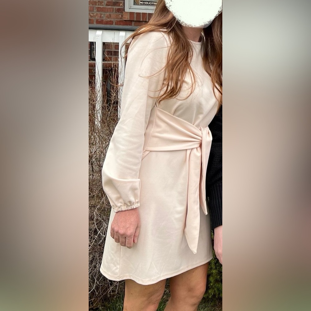 🌻5/$16🌻 Light peach wrap waist dress - Picture 6 of 6